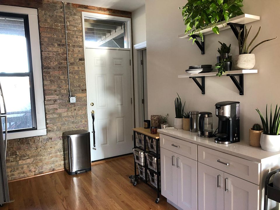 1st image of 1352 N Greenview Ave #3F