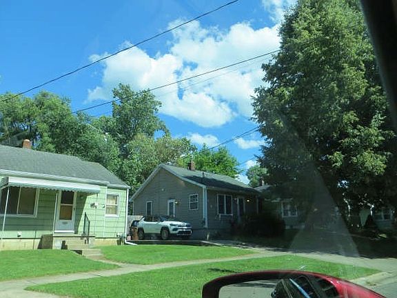2nd image of 917 Seymour Ave