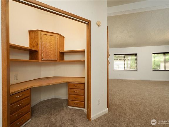 5th image of 2579 Green Acres Lane