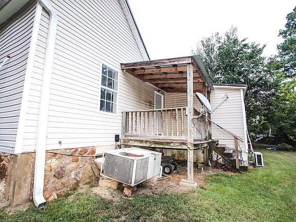 3rd image of 613 W Pine St