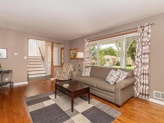 4th image of 9306 W 90th St