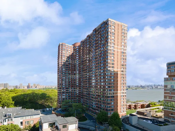 100 Old Palisade Rd, Fort Lee, NJ