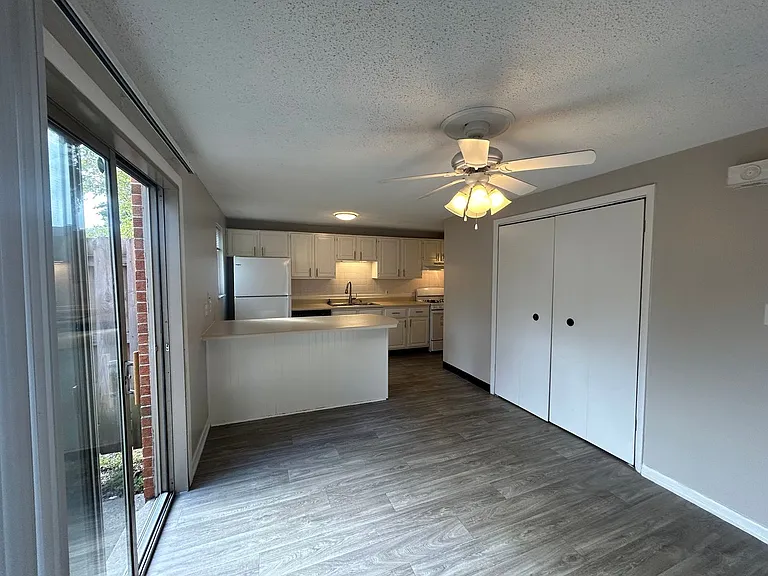 Coventry Court Townhomes — Photo 89