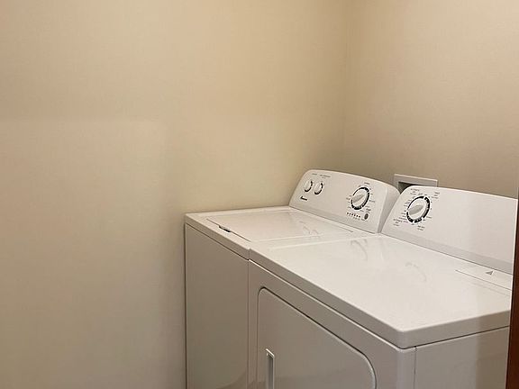4th image of 1818 Skyline Dr APT 40