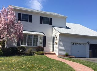 4 Cherwal St, West Babylon, NY 11704