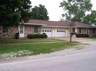 24 Market St, Gridley, IL 61744