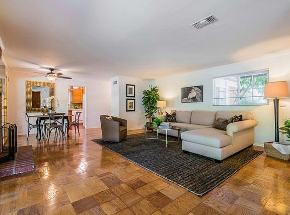 22319 Wyandotte St Canoga Park-large-007