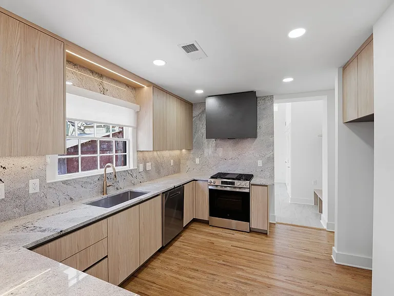 1838 Merriman Ave — Photo 16