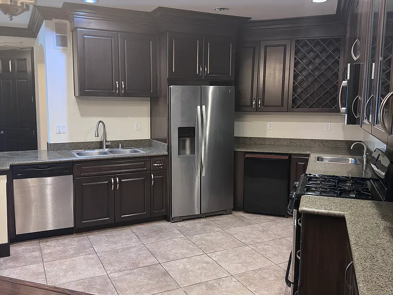 1138 Glenville Dr — Photo 10