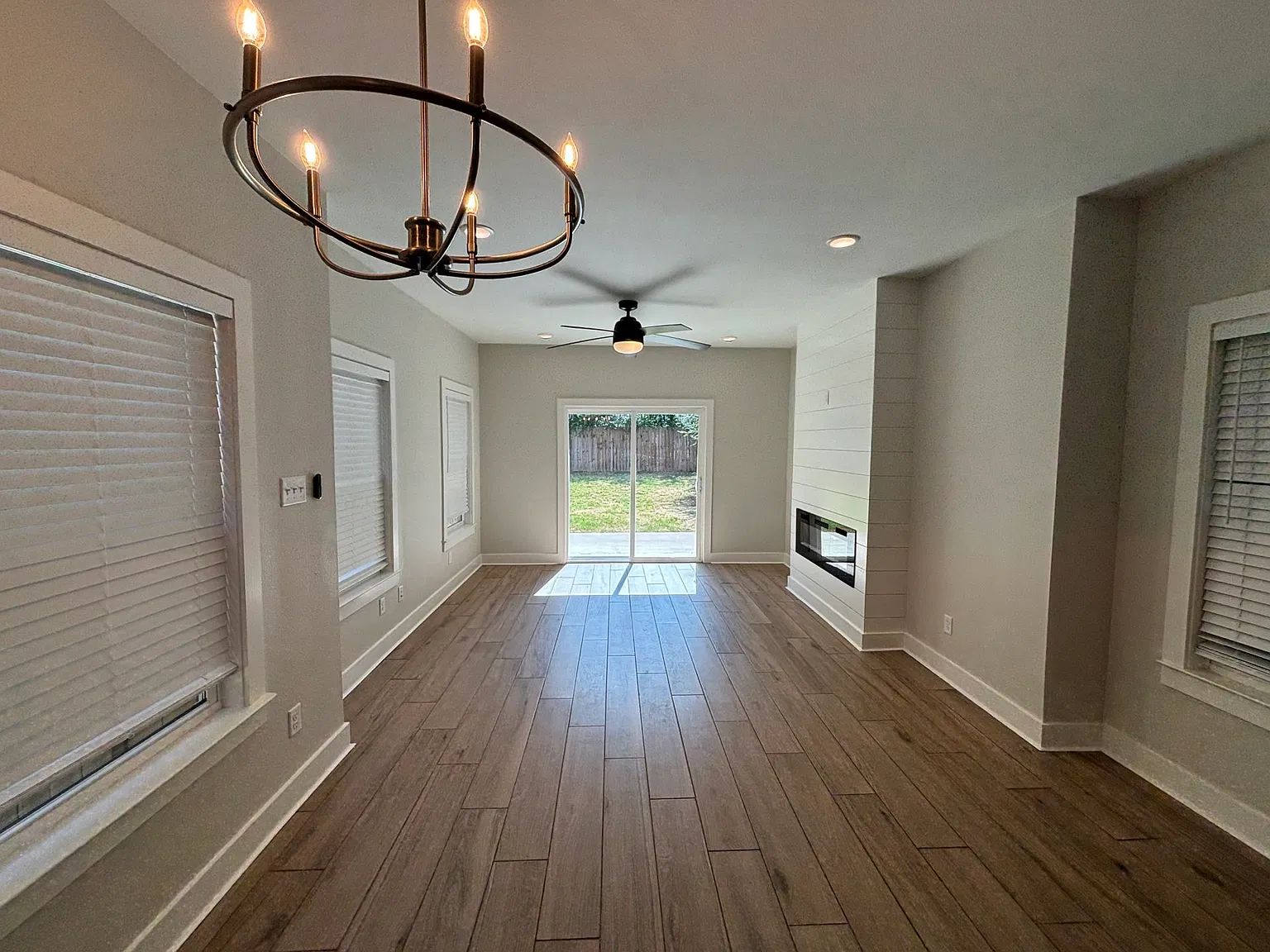 209 N Madison St — Photo 4