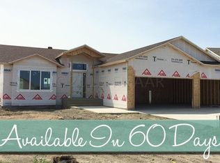 1018 44th Ave S, Moorhead, MN 56560