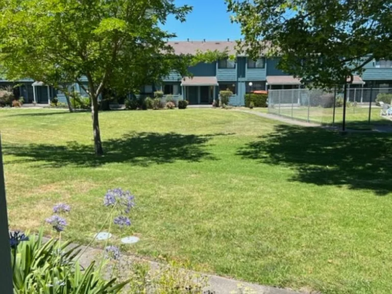 279 College View Dr — Photo 1