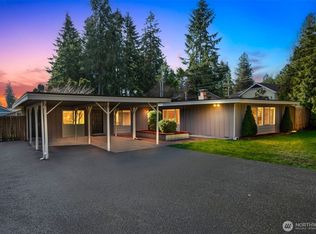 8414-8416 Cirque Dr W, University Place, WA