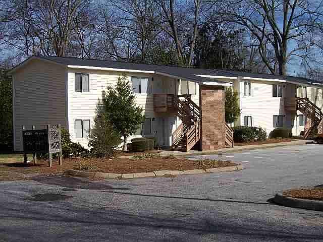 1st image of 136 Cambridge Ave