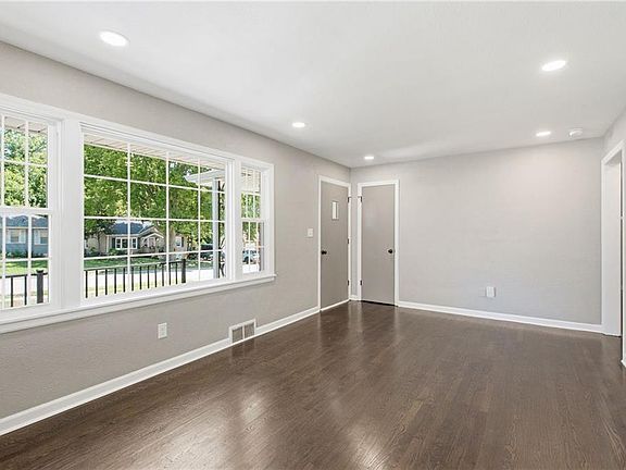 3rd image of 6012 Goodman St