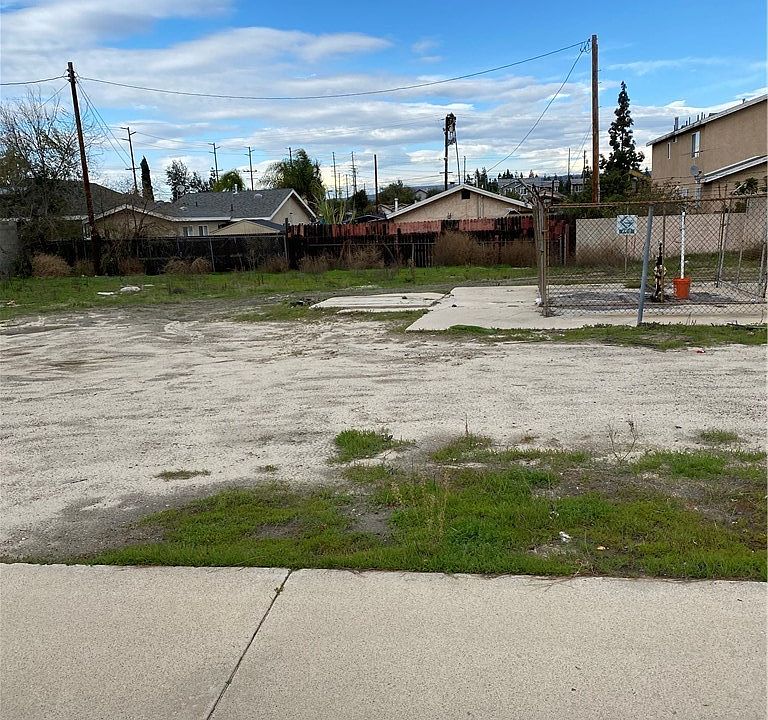1st image of 17000 La Paloma Ave