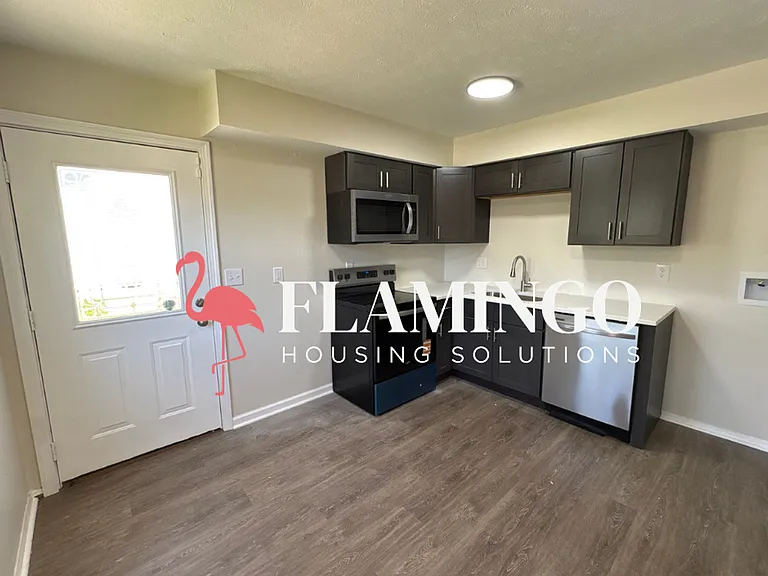 1272 Clement Ave — Photo 5