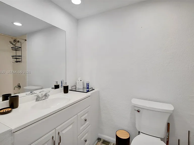 5401 Collins Ave #1126 — Photo 49