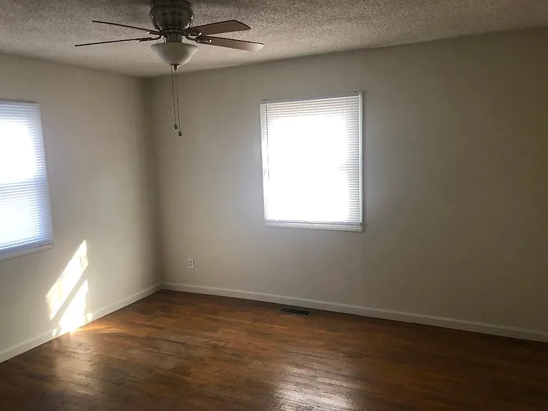 805 N Springer St — Photo 11