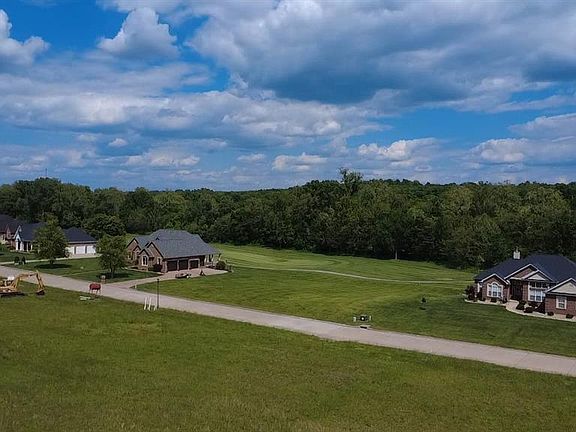 4th image of 38 Wedgewood Dr