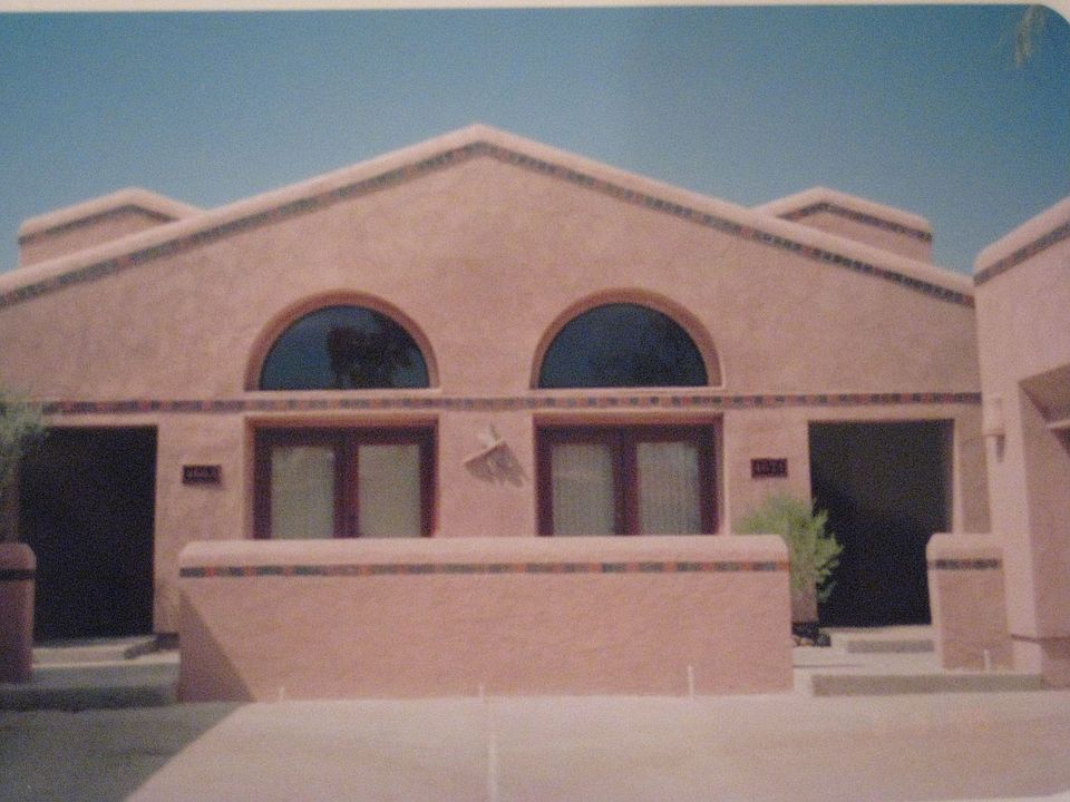 Front View: Unit right