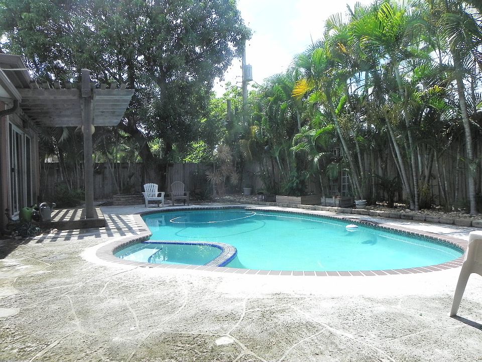 1st image of 3161 SW 21st St