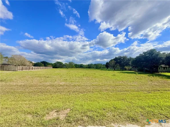 301 Basswood St, Victoria, TX 77904