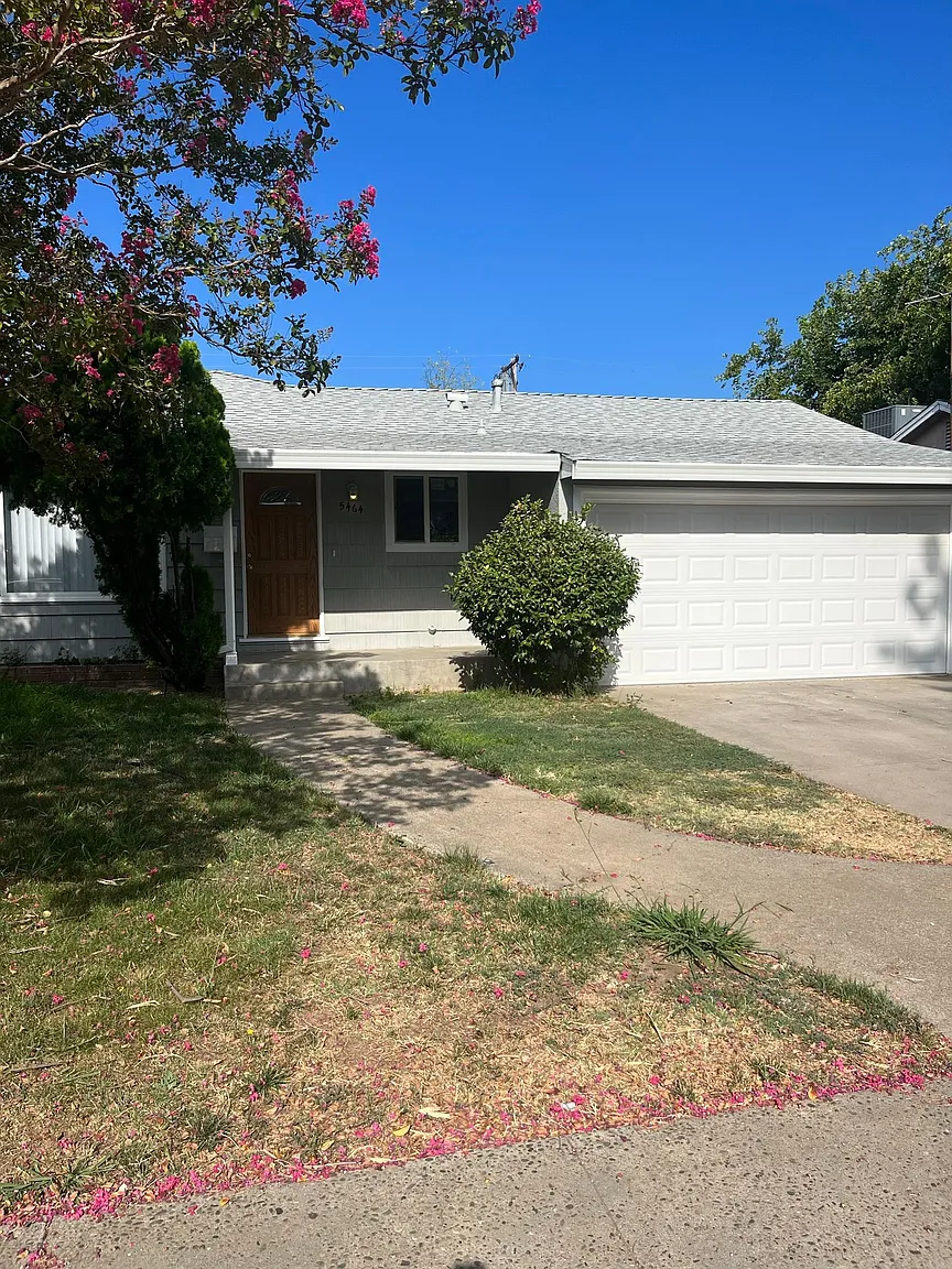 5464 McGlashan St photo 1