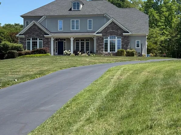 8906 Laurel Overlook Dr, Lorton, VA 22079