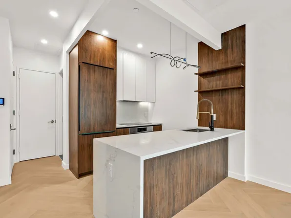 90 Herbert Street 3A image 2 of 9