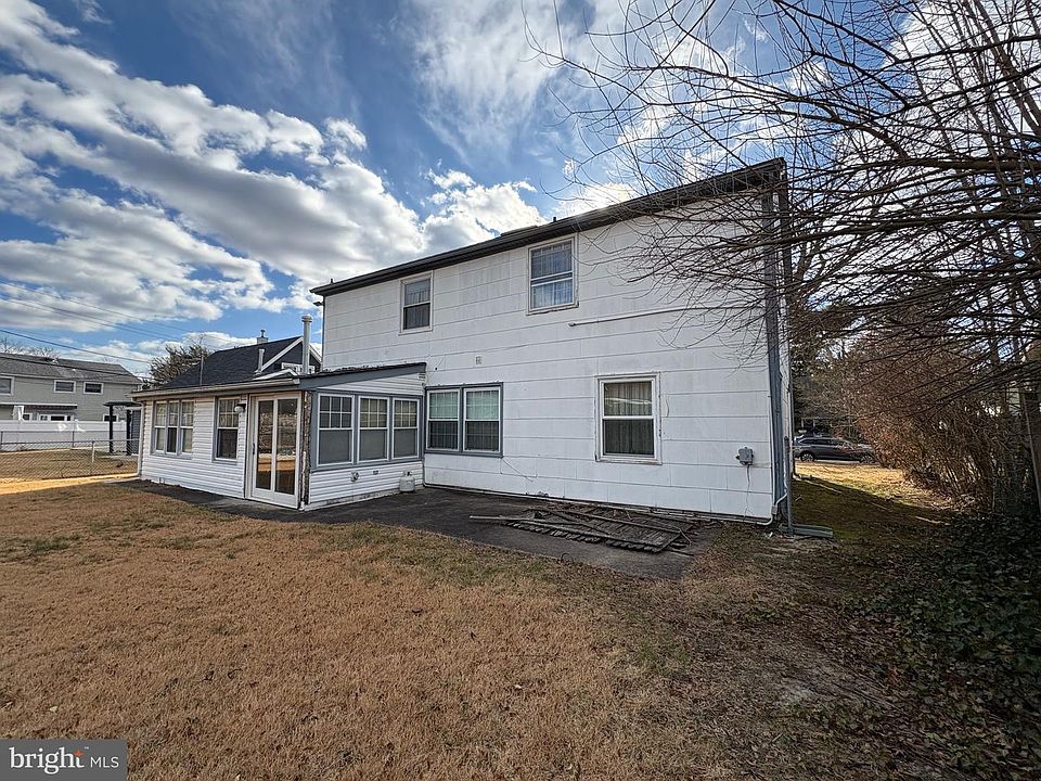 2nd image of 10 Beaverdale Ln