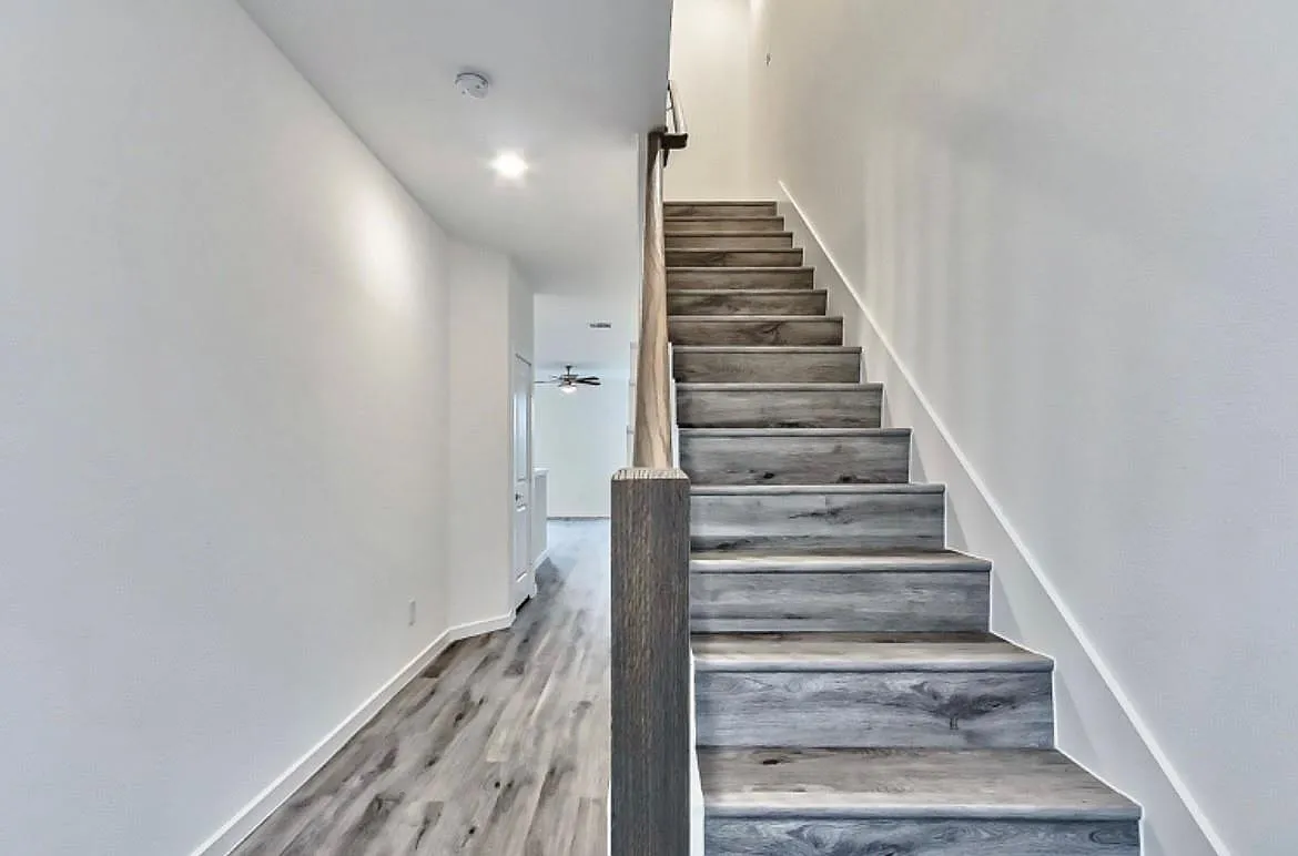 3 bed, 2.5 bath, 1681 sqft, $1,899 — Photo 3