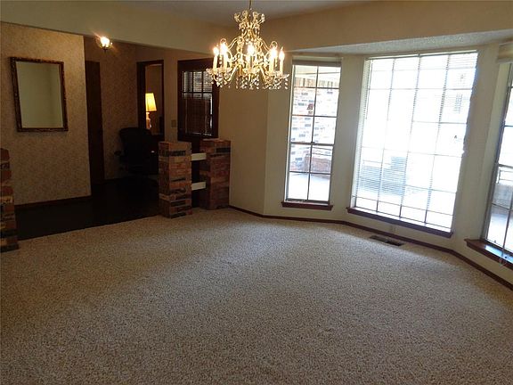 5th image of 101 W Parkland Dr