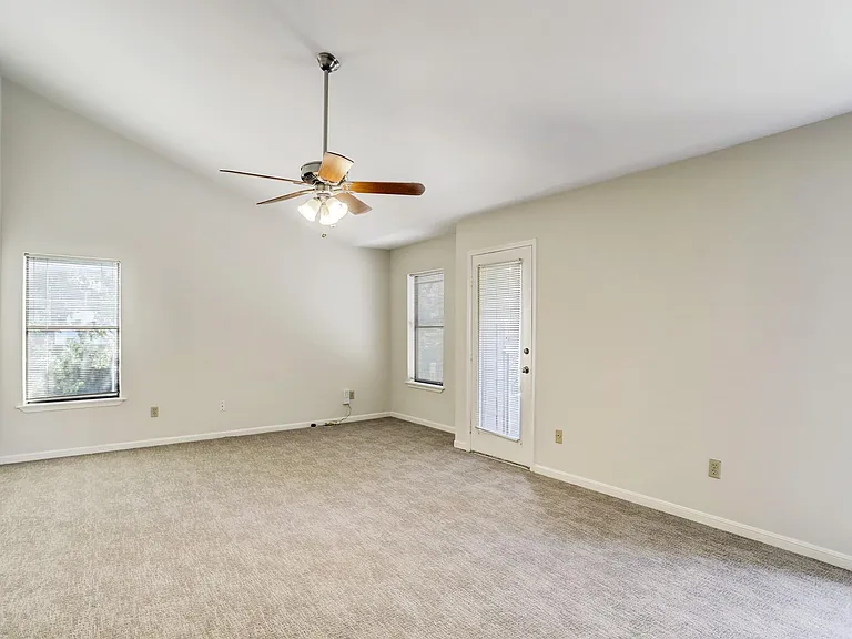 2023 Converse St — Photo 9