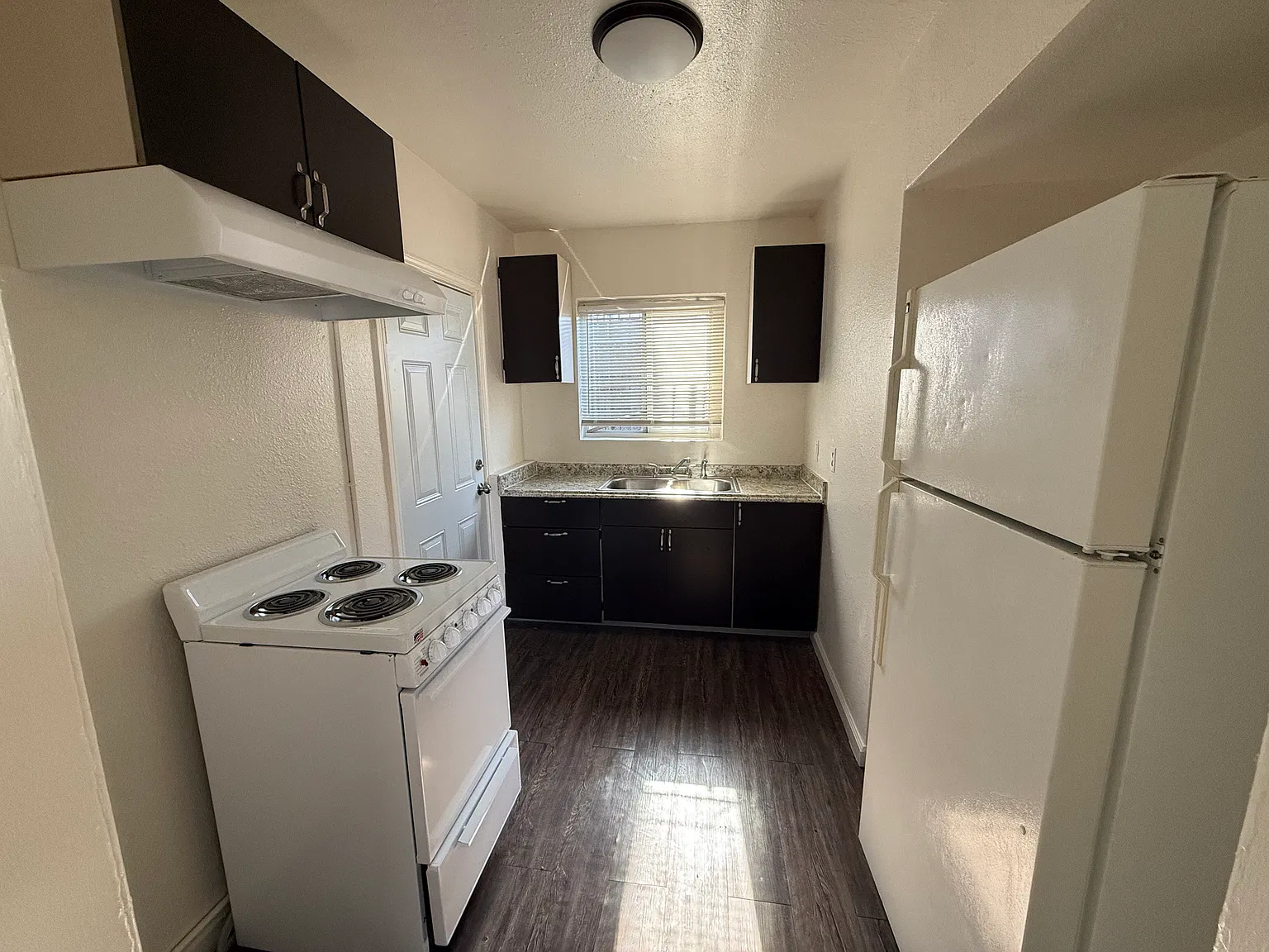 1 bed, 688 sqft, $1,200 — Photo 3