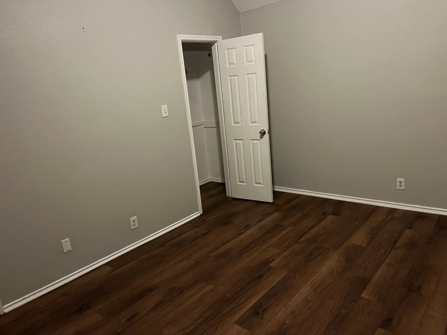 3 bed, 2.5 bath, 2337 sqft, $2,200 — Photo 2