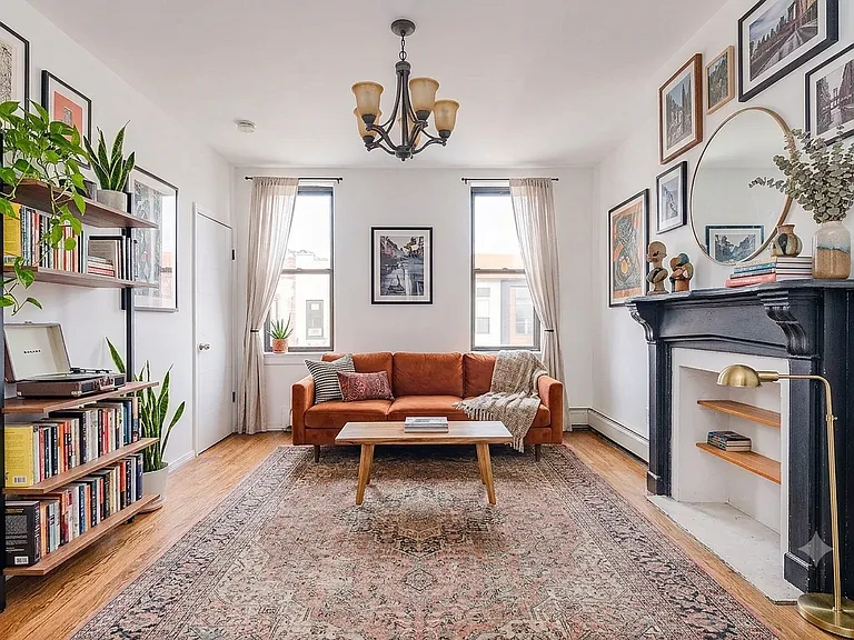 249 Melrose St #3L — Photo 1