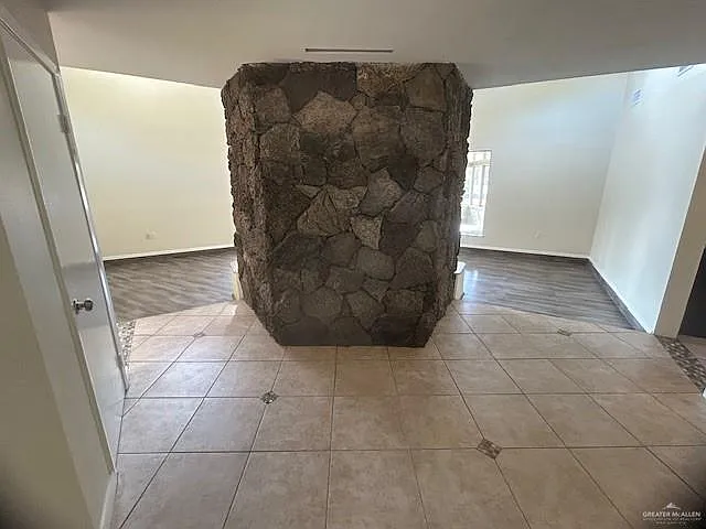 6 bed, 4.0 bath, 3089 sqft, $2,200 — Photo 2