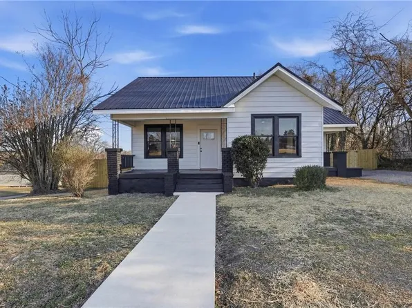 302 Holderby St, Reidsville, NC 27320