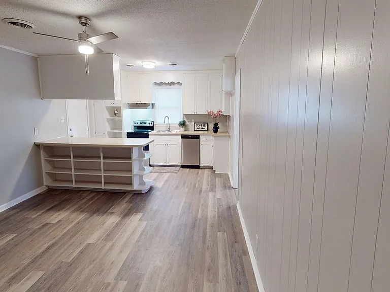 2716 Forsyth Ln — Photo 13
