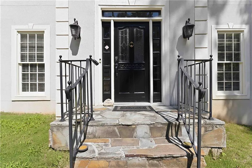 5 bed, 4.0 bath, 4524 sqft, $3,150 — Photo 3