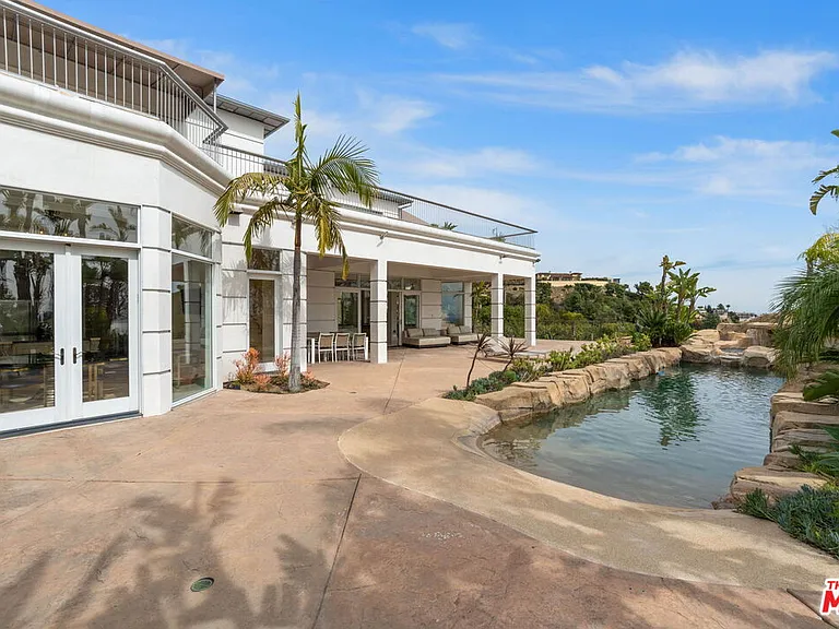 360 Trousdale Pl — Photo 19