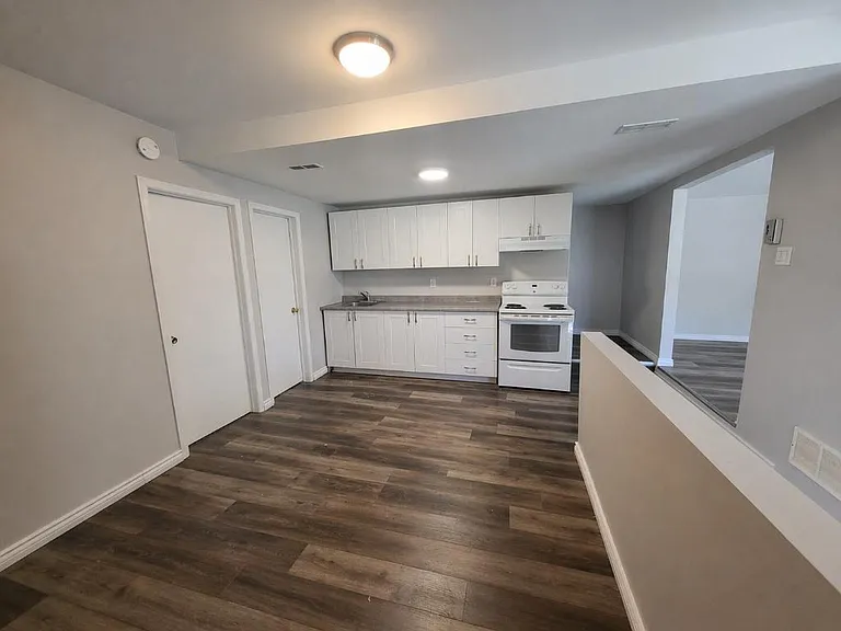 220 Kathleen St #3 — Photo 8