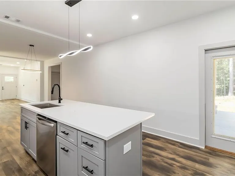2884 Thompson Cir — Photo 13
