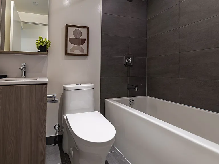 223 Redpath Ave — Photo 164