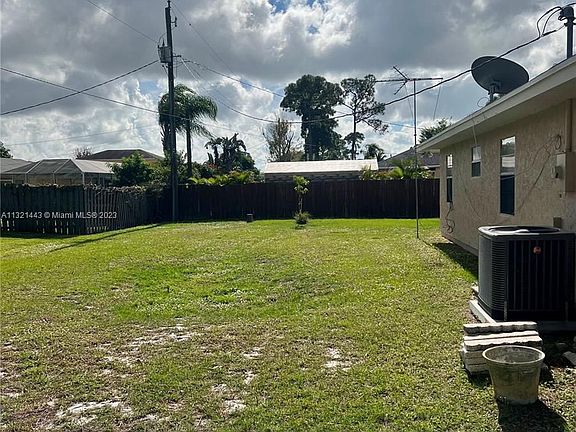 4th image of 592 SW Todd Ave