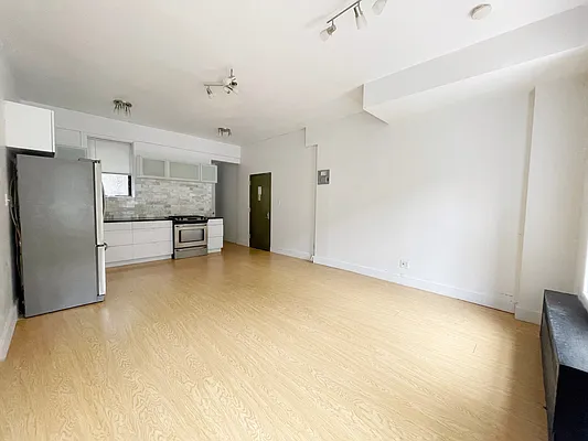 Rented by Pear NYC LLC | media 24