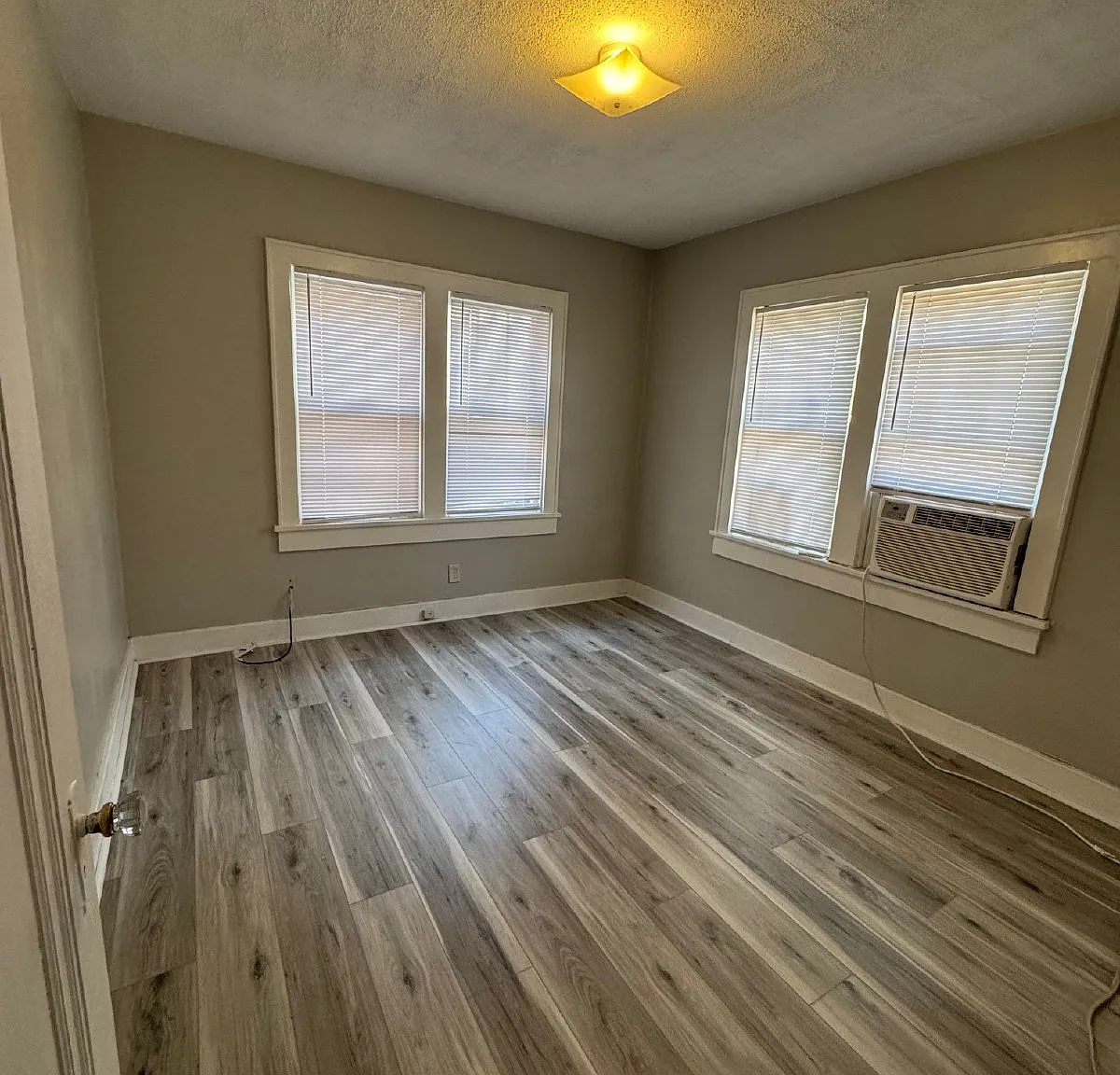 2 bed, 1.5 bath, 1104 sqft, $895 — Photo 3