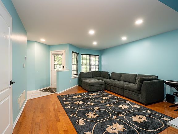 2nd image of 141 Briarwood Dr #141A