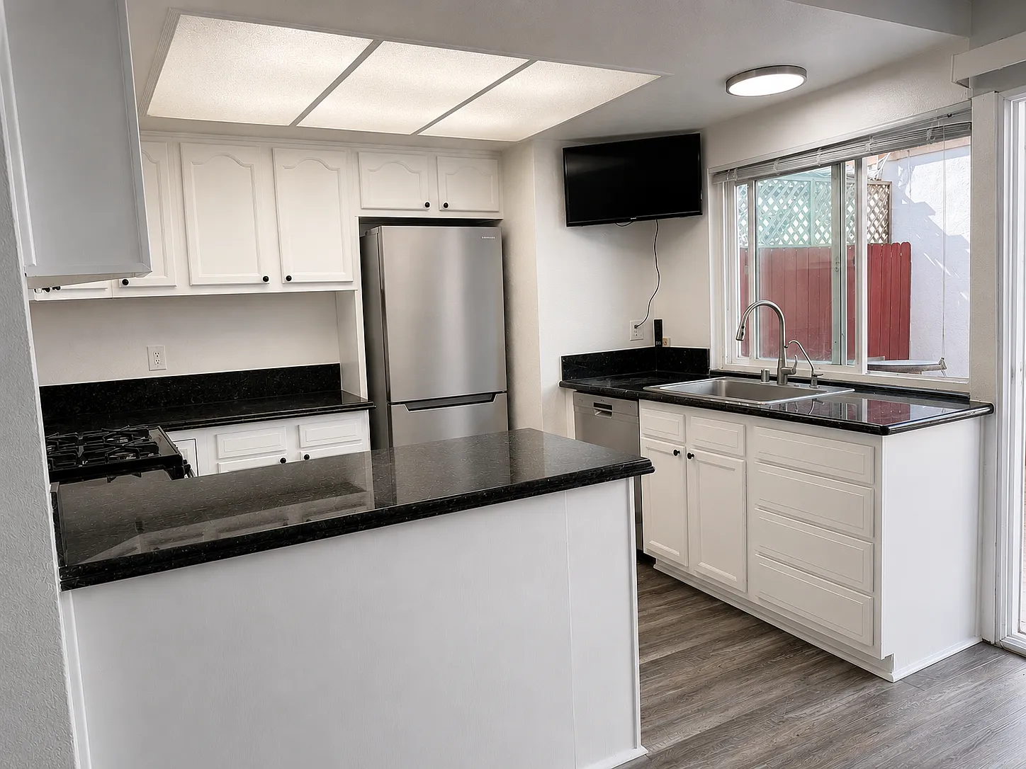 10058 San Juan Ct — Photo 2